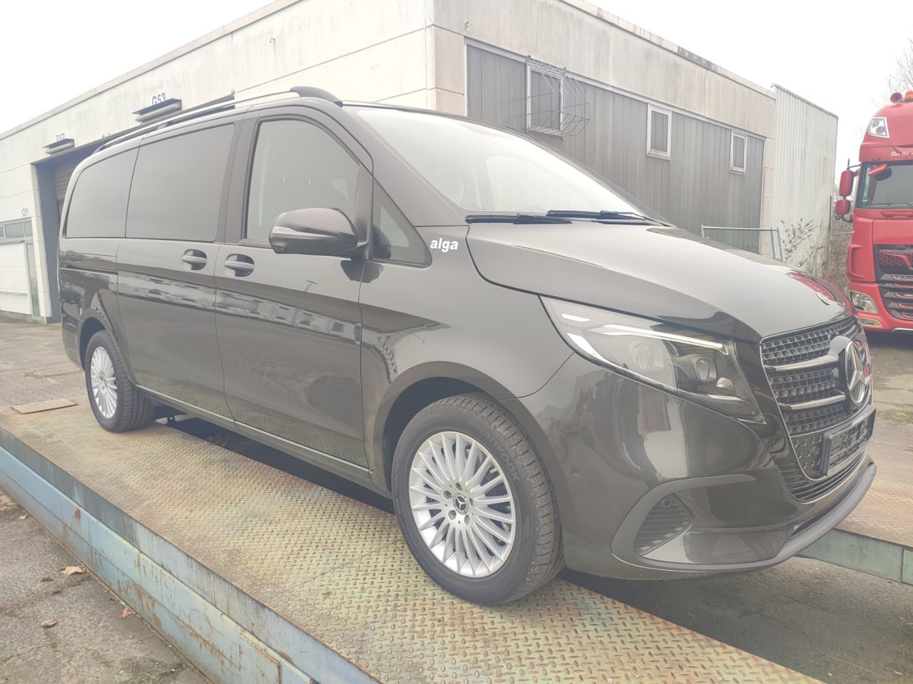 Доставка Mercedes-Benz V-Class з Німеччини до Києва